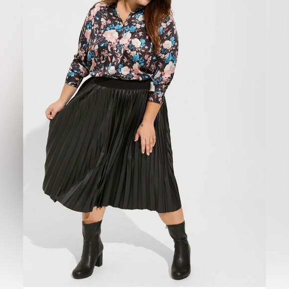 Torrid Madison Floral Button-Up Long Sleeve Shirt Multi Plus 1X - Picture 4 of 11